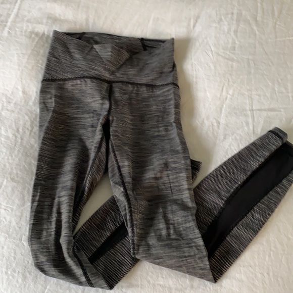 Lululemon Train Times 7/8 - Picture 2 of 3